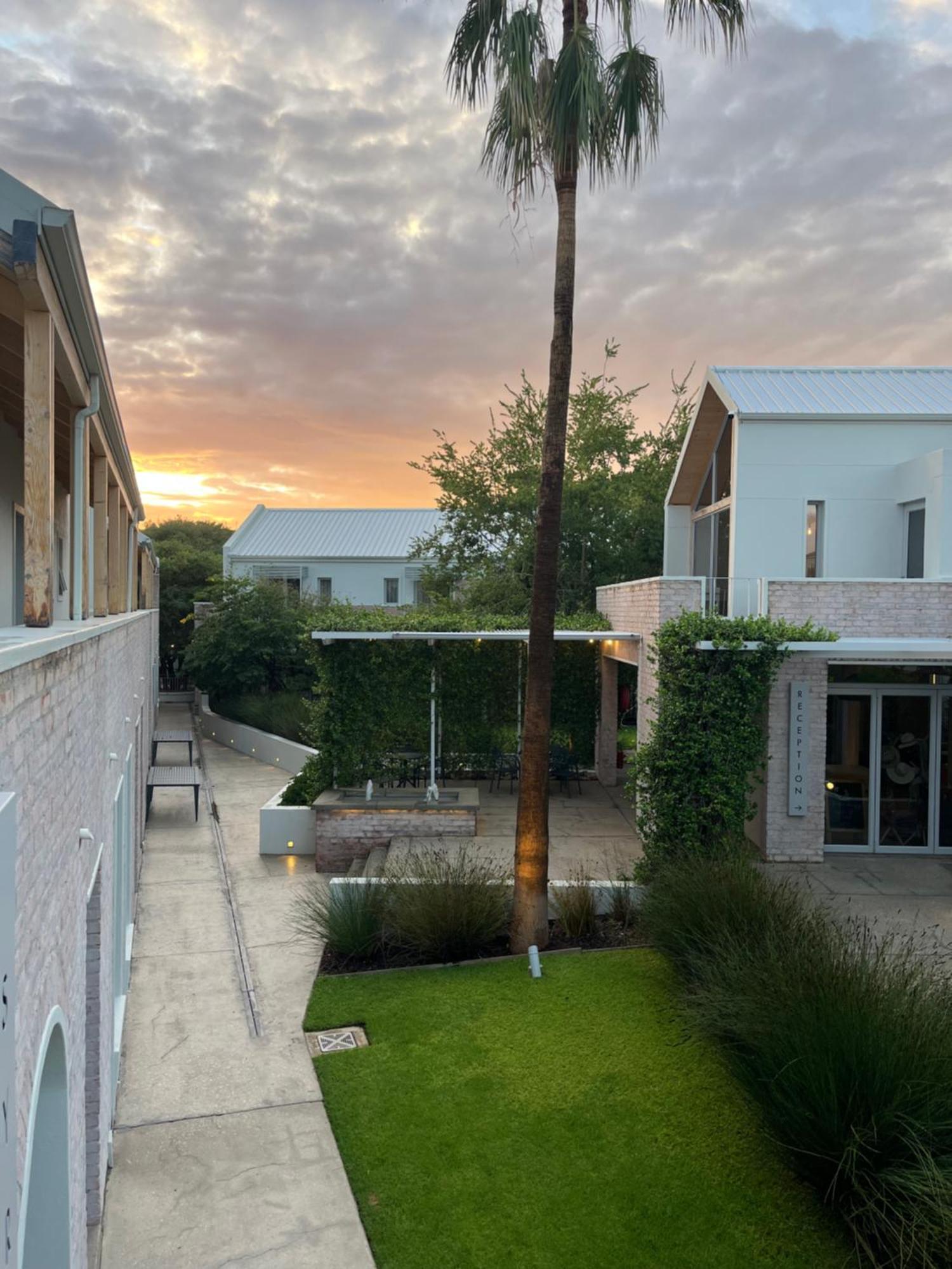 The Windhoek Luxury Suites 外观 照片